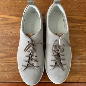 ECCO SOFT MENS SNEAKER — GENTLY WORN/LIKE NEW